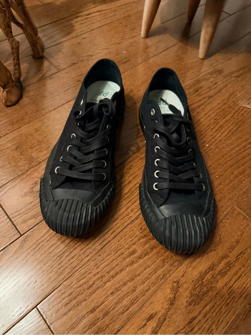 P.F. Flyers Unisex Grounder Low-Top Black Gum Sneaker.  Size 9 W/ 7.5 M
